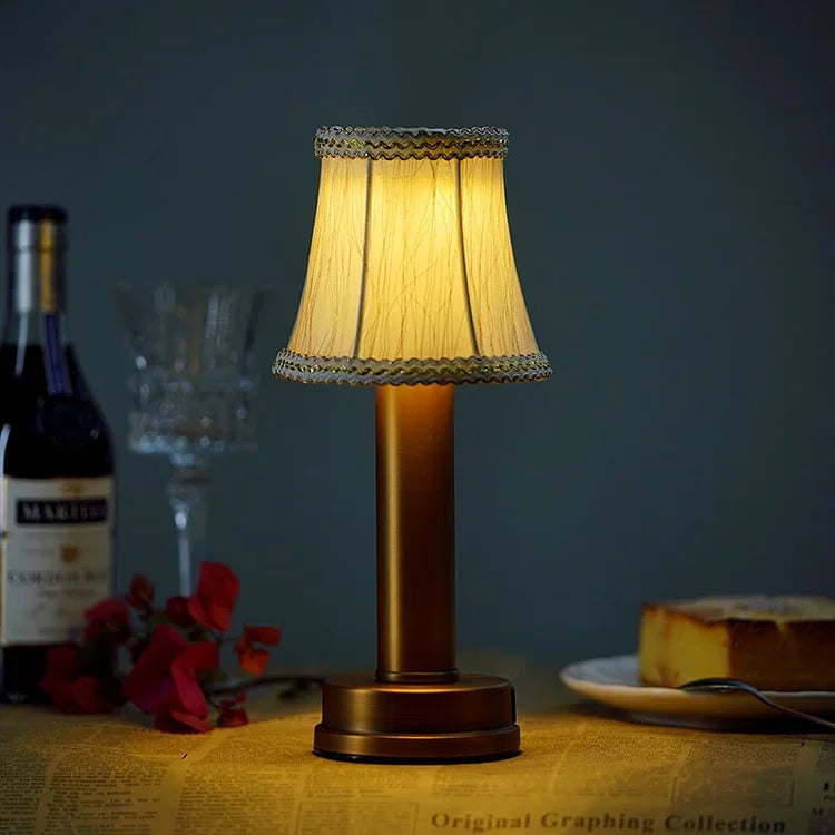 Lampe de Table en Tissu Doku – Élégance et Lumière Douce pour Votre Maison